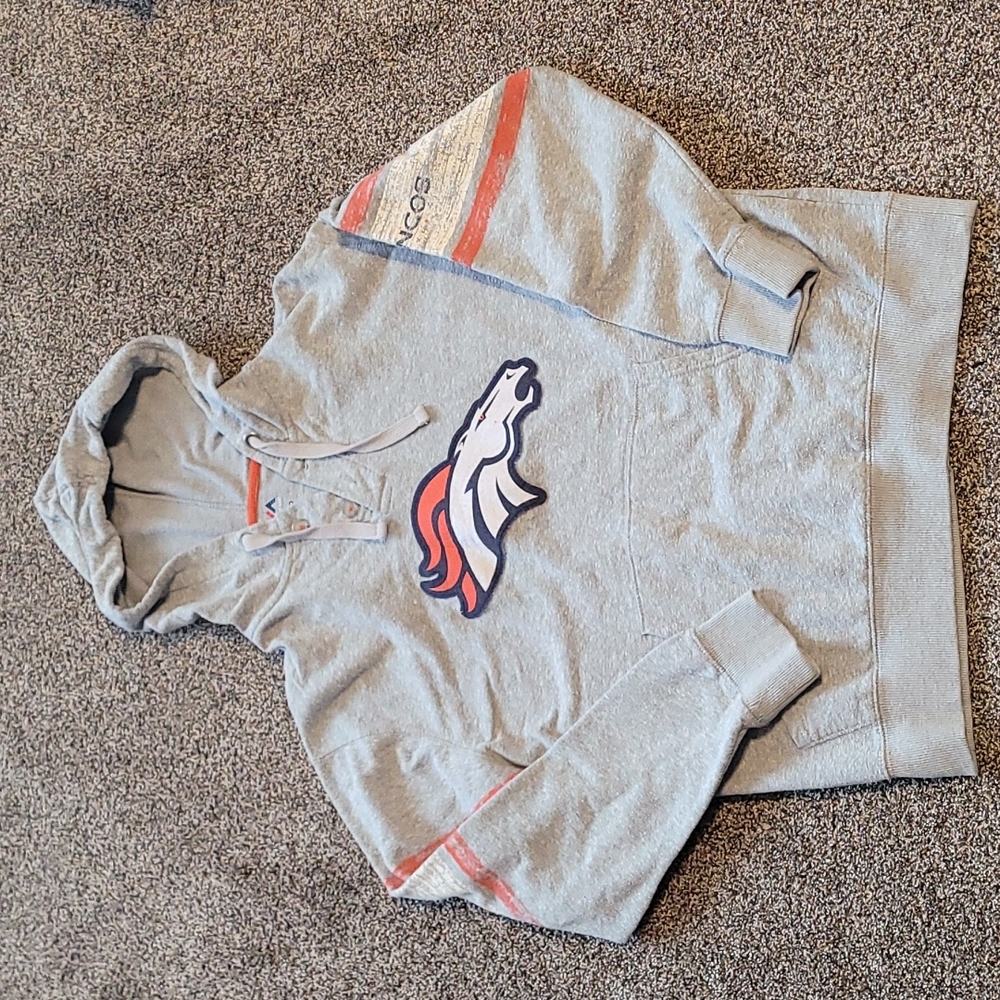 Broncos sweatshirt